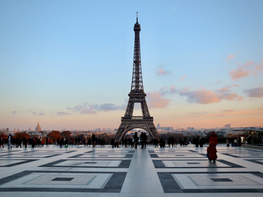 Eiffel Tower in Paris, Visit Paris from UK, Paris Tour Package for Couple, Travel Agent for Paris from UK